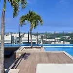 Suite Com Jardim E Piscina Na Barra Rj
