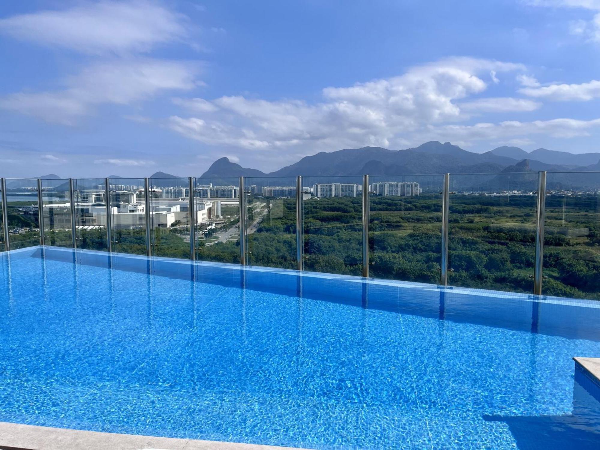 Com Jardim E Piscina Na Barra Rj Apartamento