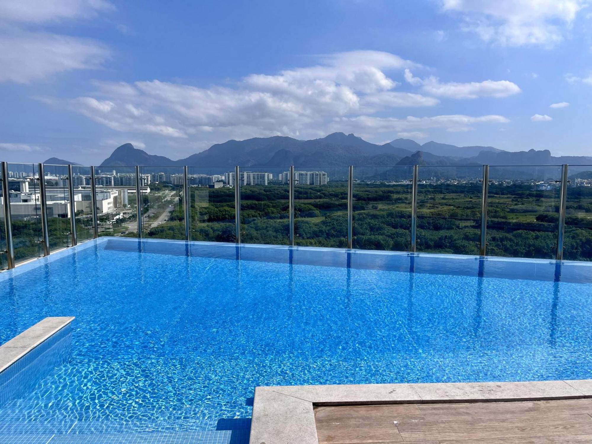Com Jardim E Piscina Na Barra Rj * Rio de Janeiro