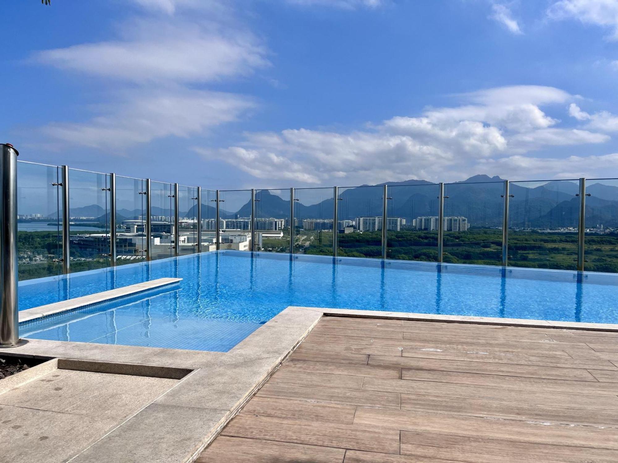 Com Jardim E Piscina Na Barra Rj Apartamento *