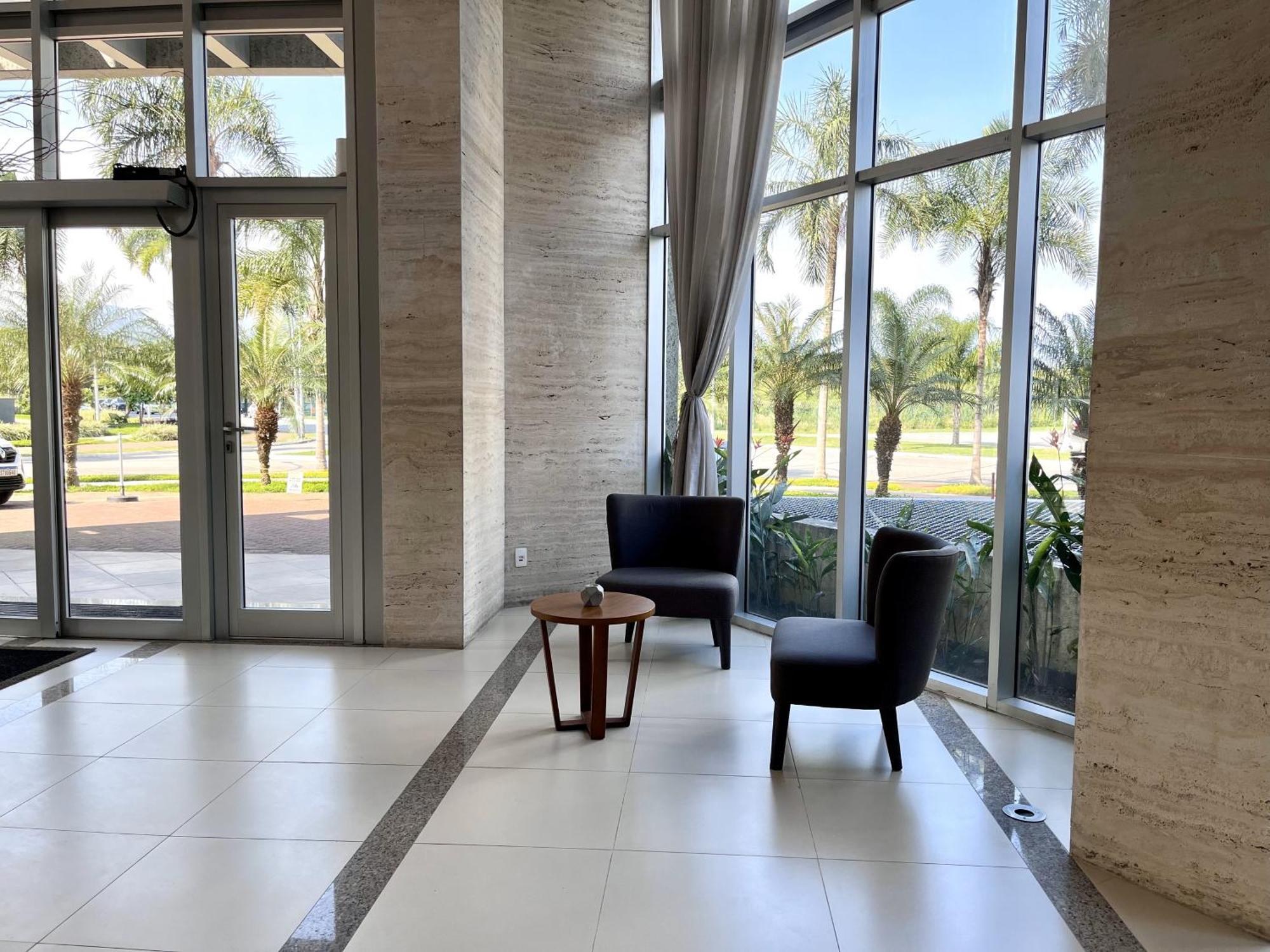 Com Jardim E Piscina Na Barra Rj Apartamento