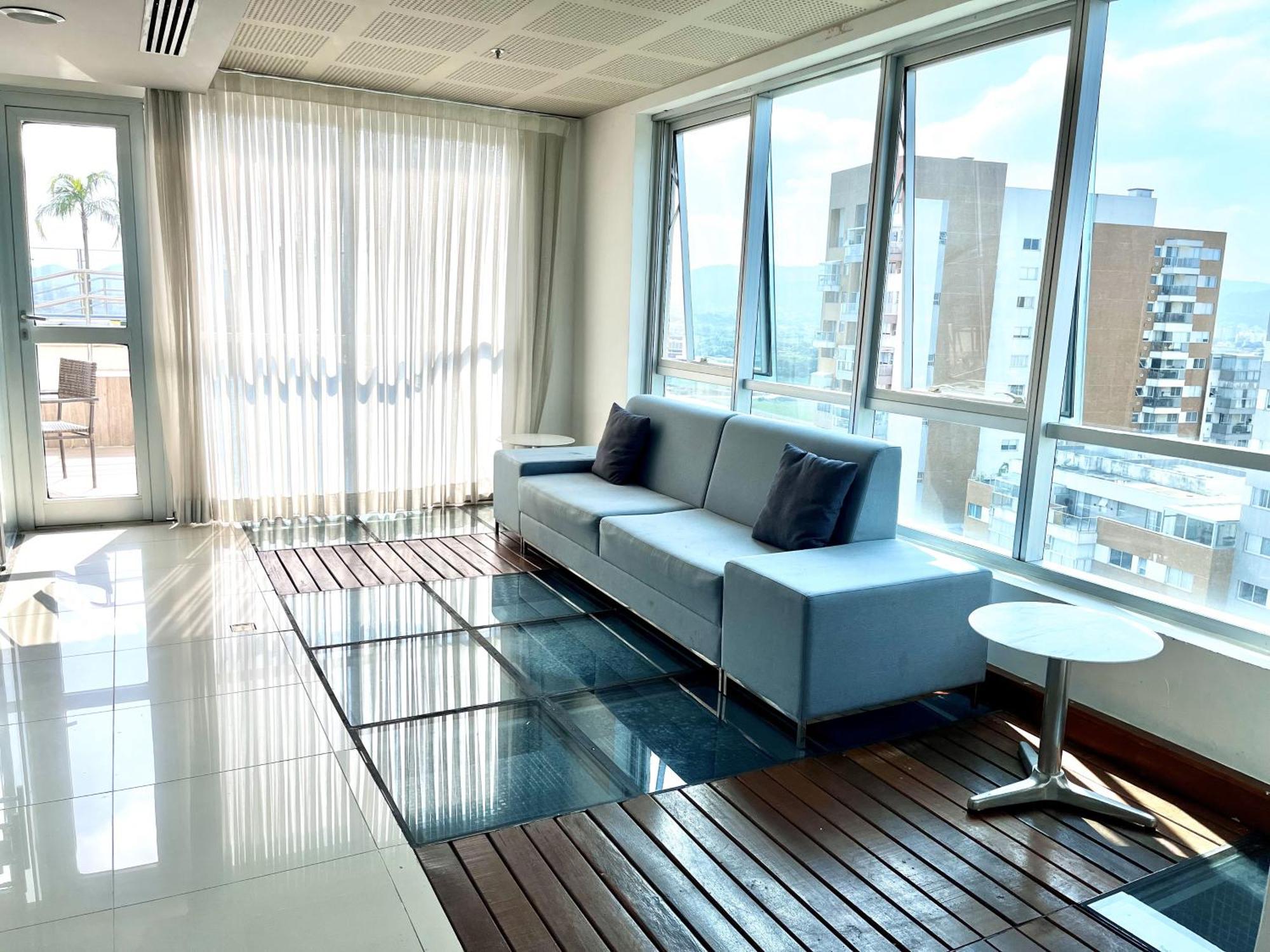 Com Jardim E Piscina Na Barra Rj Apartamento