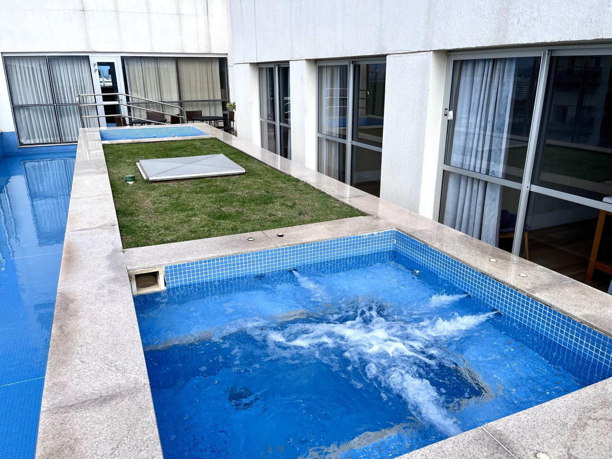 Com Jardim E Piscina Na Barra Rj Apartamento *