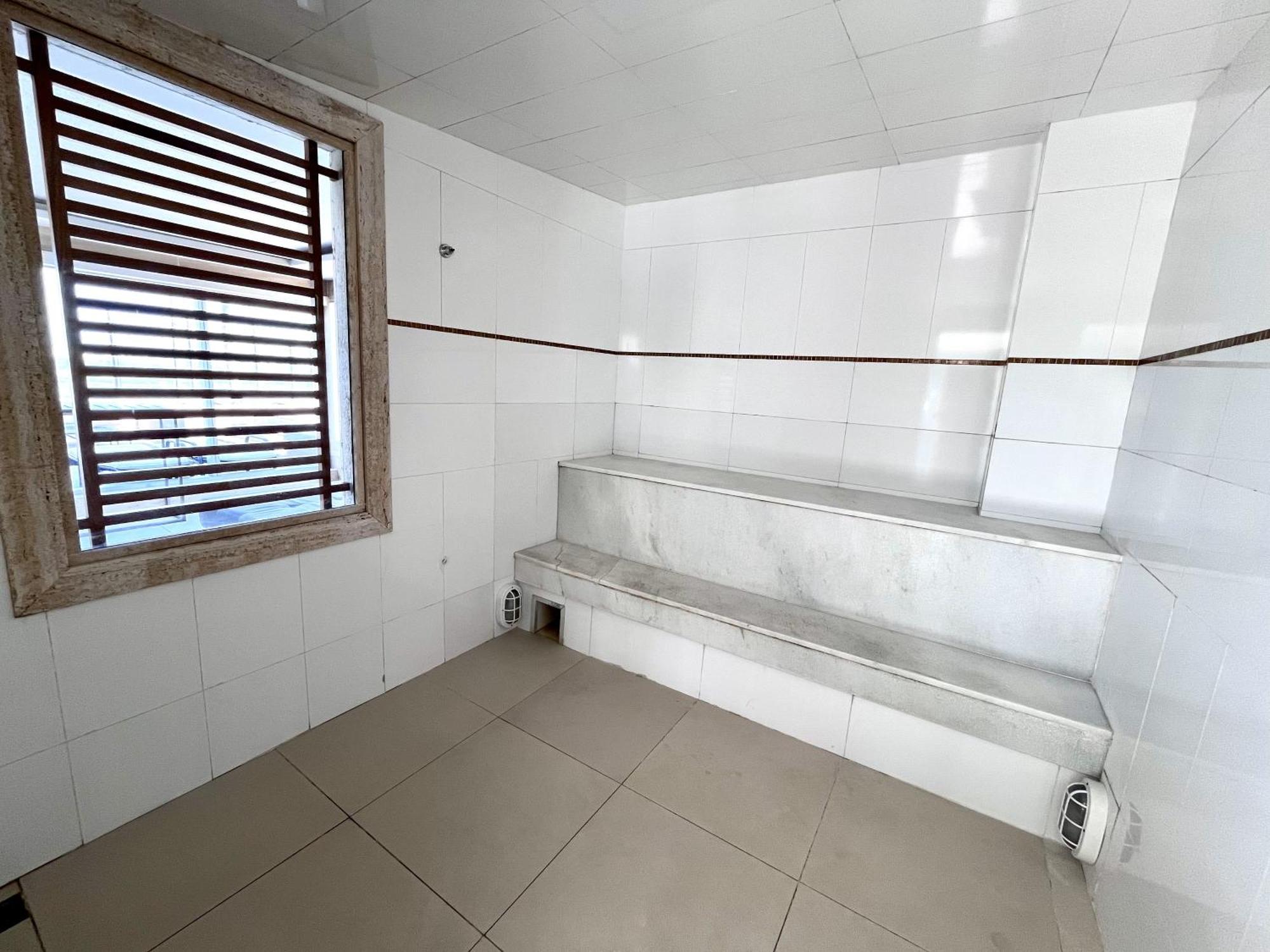 Com Jardim E Piscina Na Barra Rj Apartamento