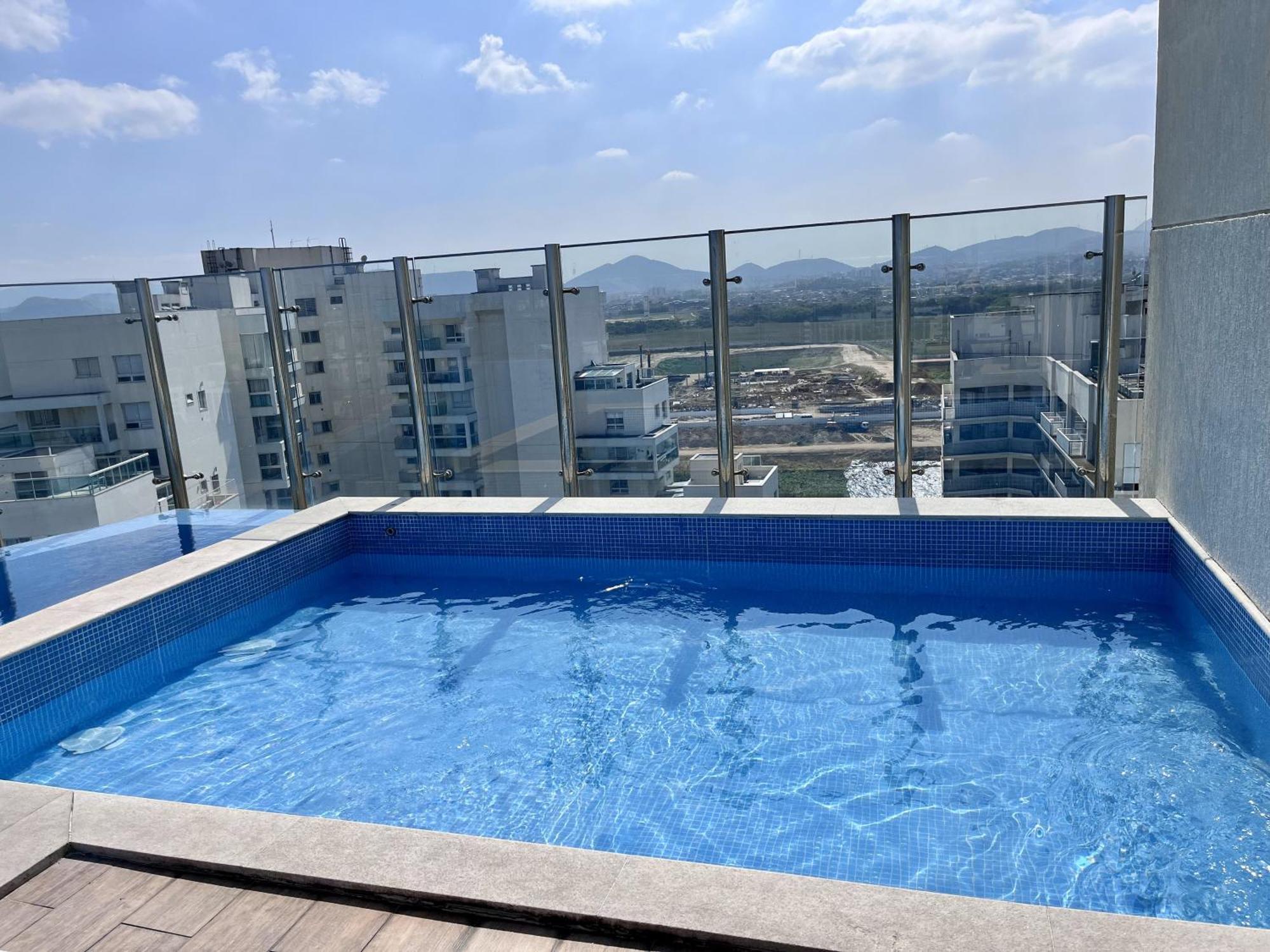 Com Jardim E Piscina Na Barra Rj Apartamento *