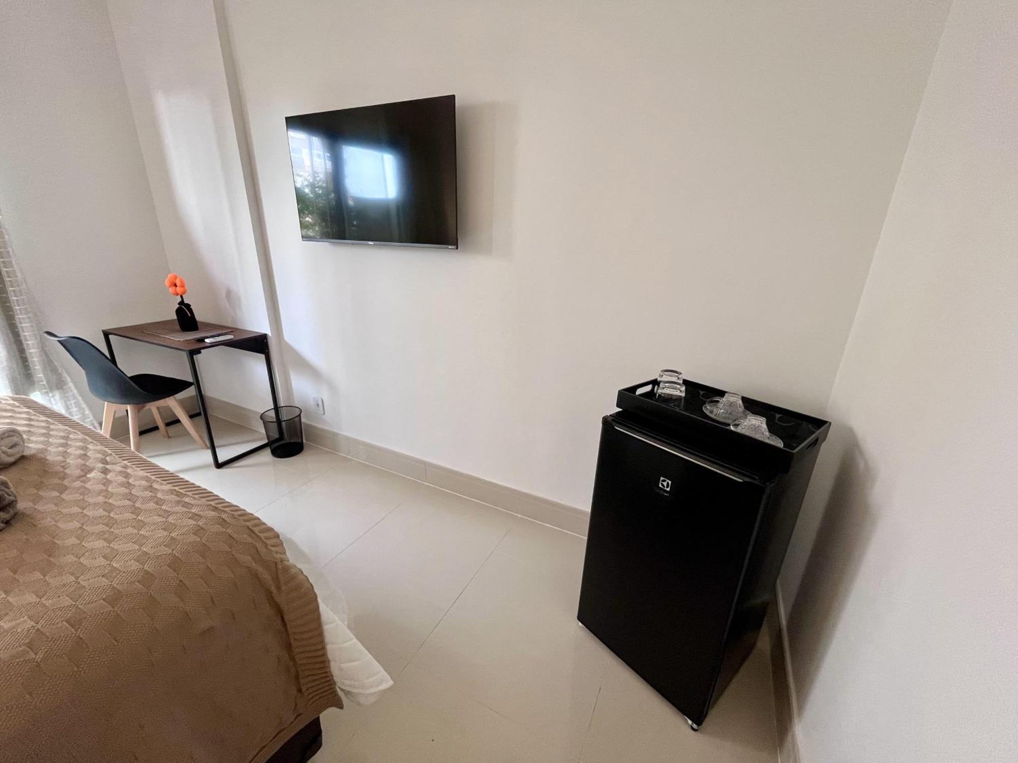 Com Jardim E Piscina Na Barra Rj Apartamento