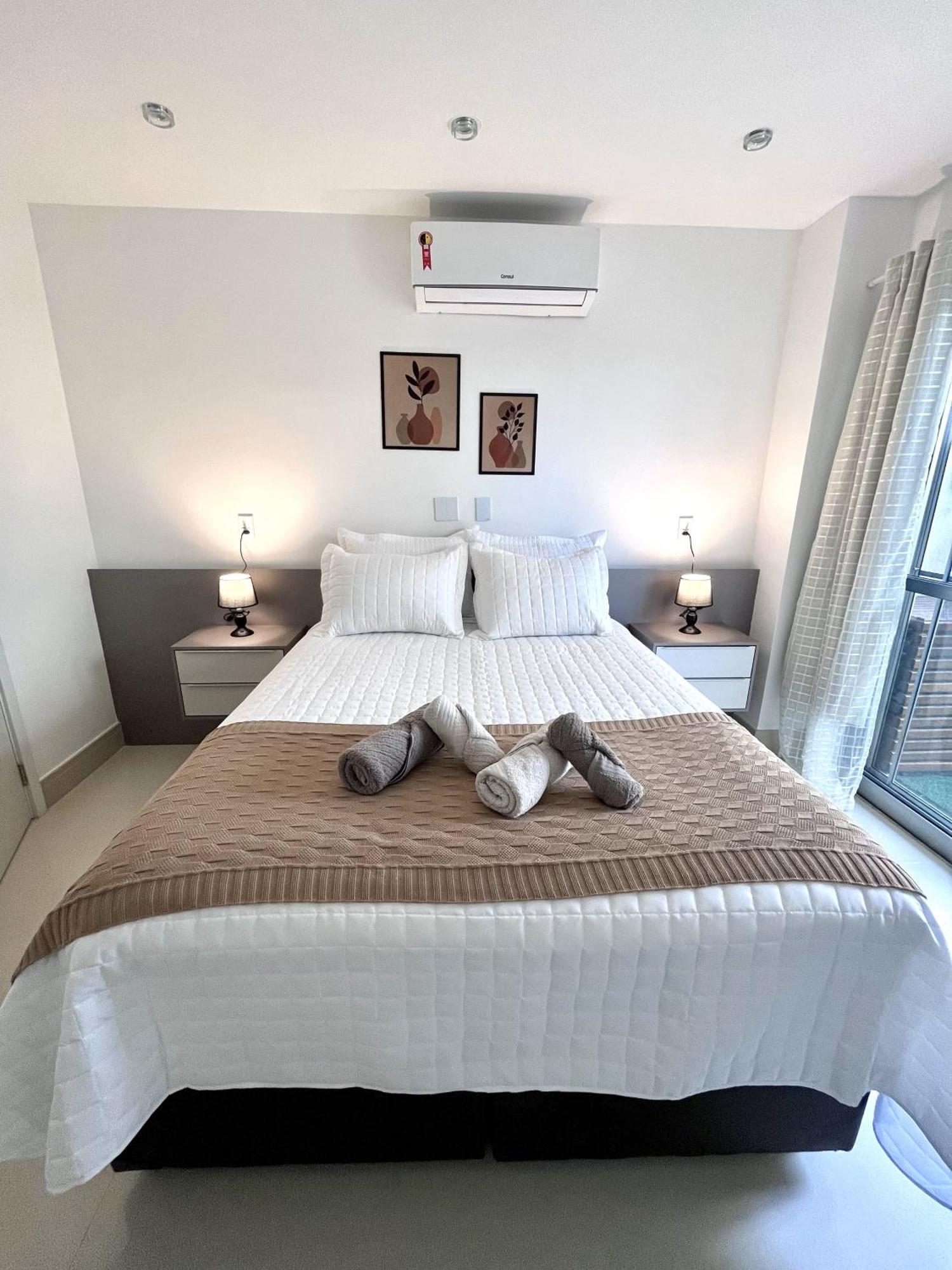 Apartamento Com Jardim E Piscina Na Barra Rj *